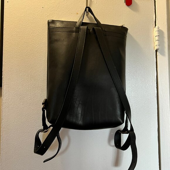 Portland Leather Classic Black Backpack - Picture 3 of 10